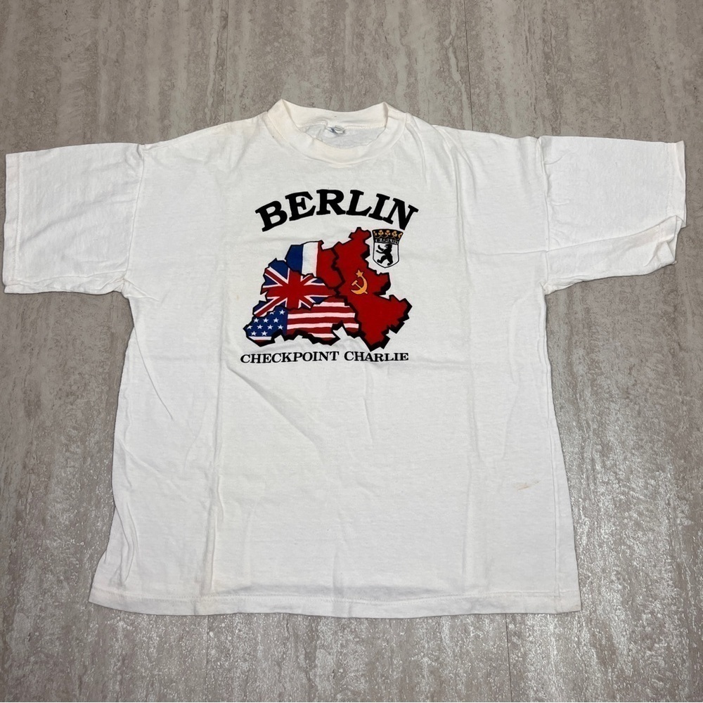 Vintage Berlin Checkpoint Charlie t-shirt graphic tee - Picture 2 of 9